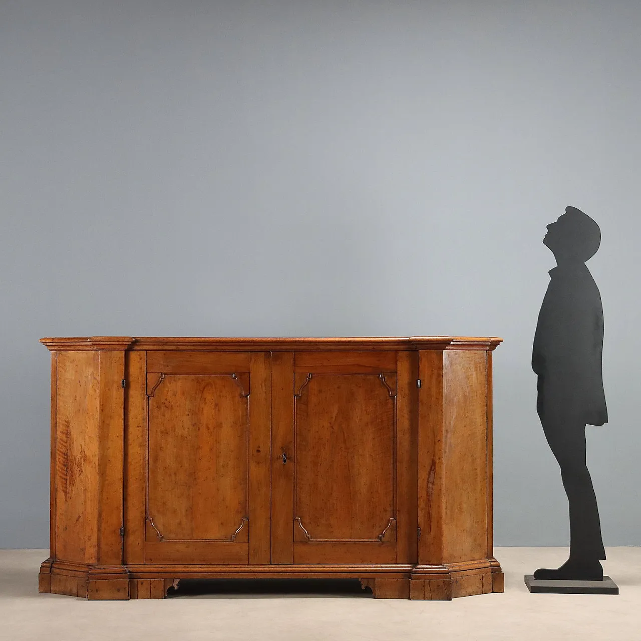 Baroque notched sideboard in walnut, 18th century 3