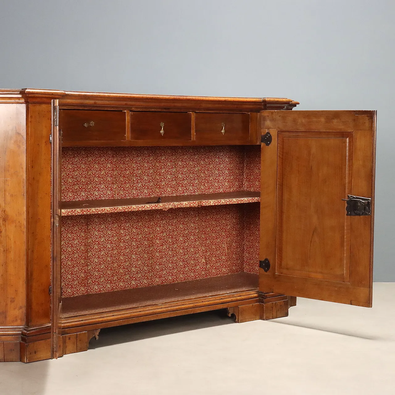 Baroque notched sideboard in walnut, 18th century 4
