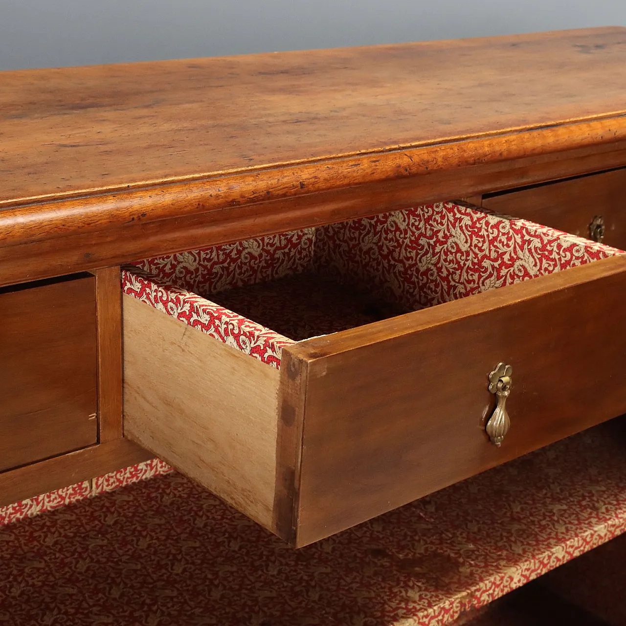 Baroque notched sideboard in walnut, 18th century 5