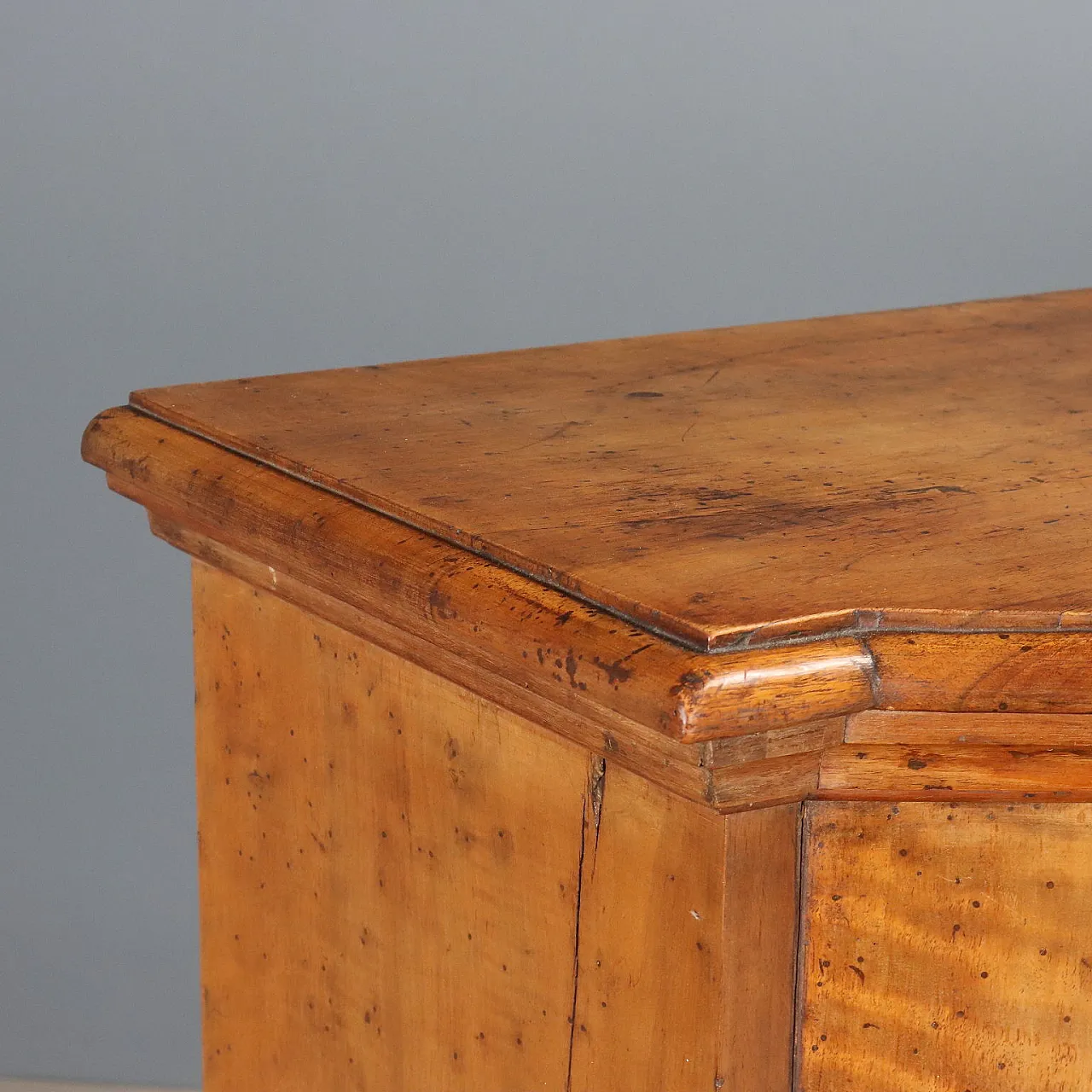 Baroque notched sideboard in walnut, 18th century 6