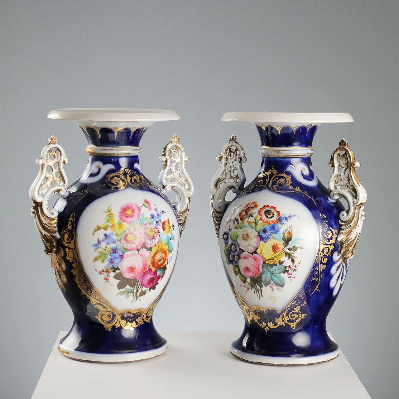 Pair of cobalt blue porcelain vases, 20th century 1