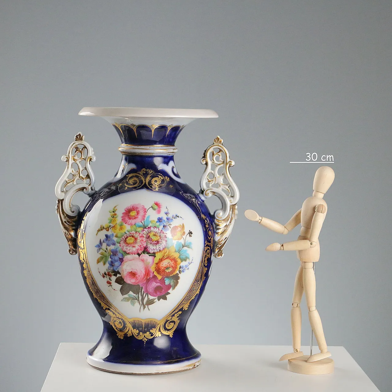 Pair of cobalt blue porcelain vases, 20th century 2