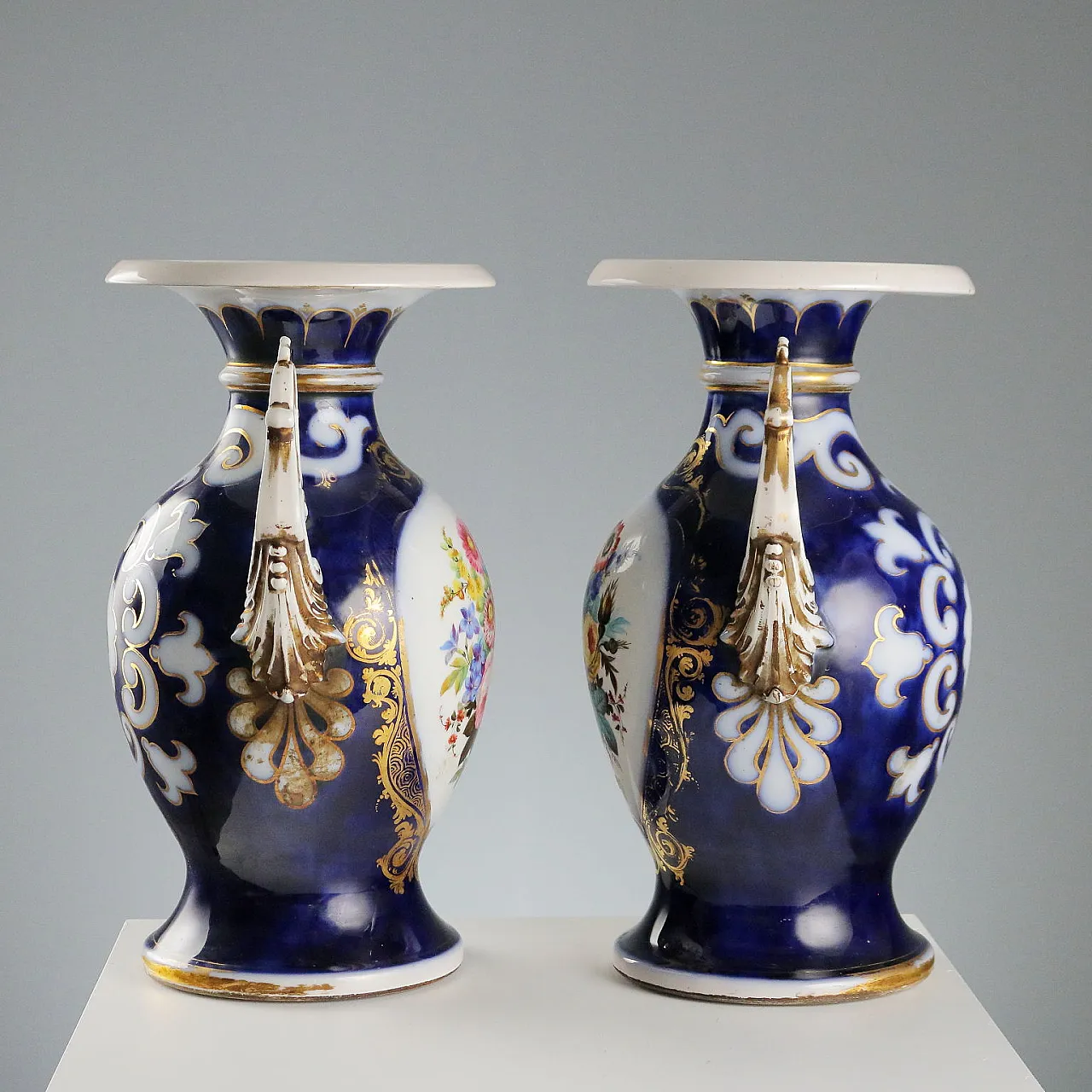 Pair of cobalt blue porcelain vases, 20th century 6