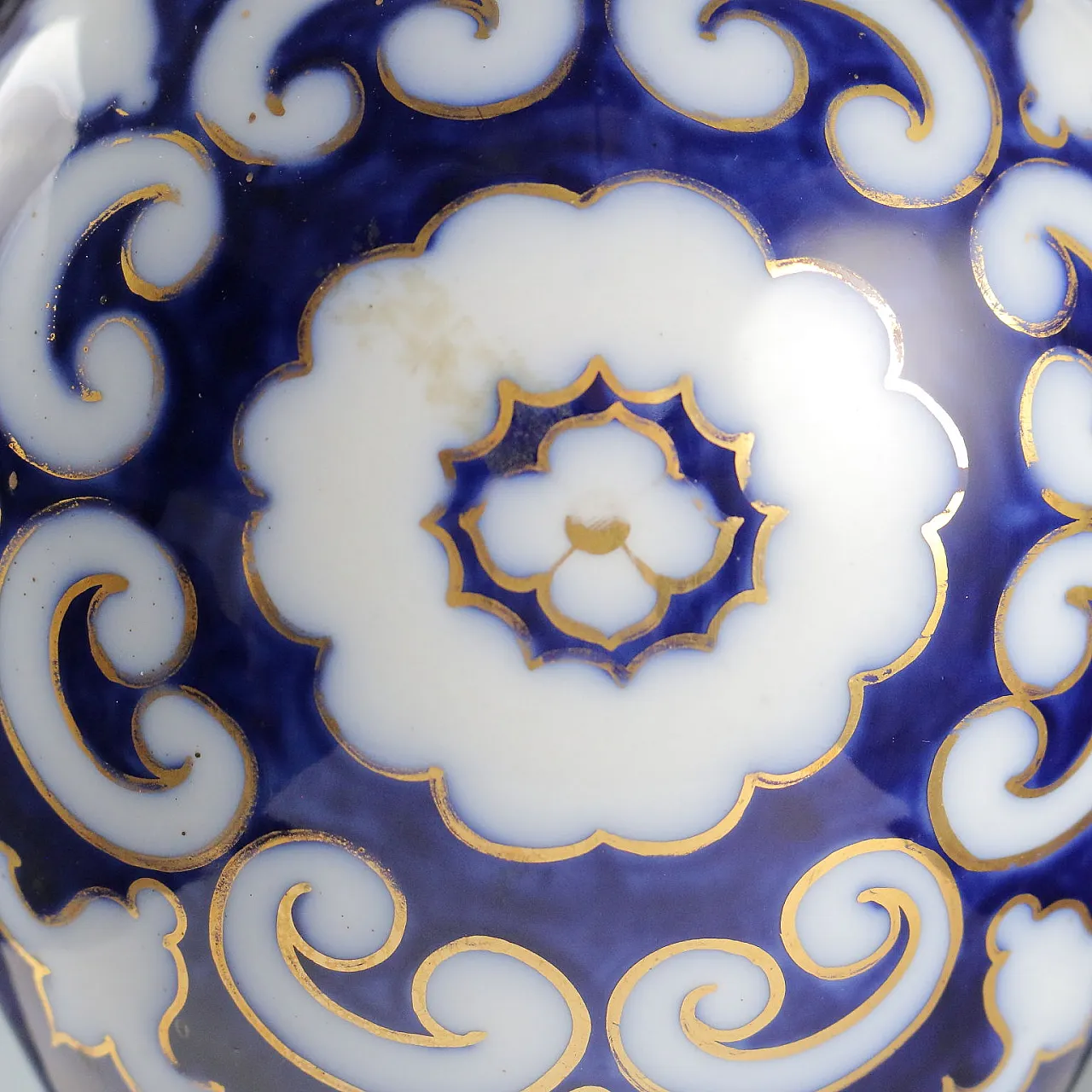 Pair of cobalt blue porcelain vases, 20th century 8
