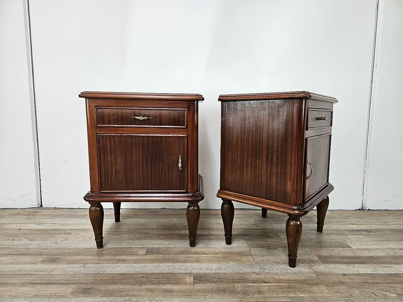 Pair of Art Deco bedside tables with mirrored top, 1950s 1