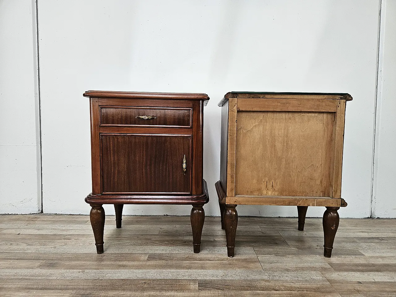 Pair of Art Deco bedside tables with mirrored top, 1950s 3