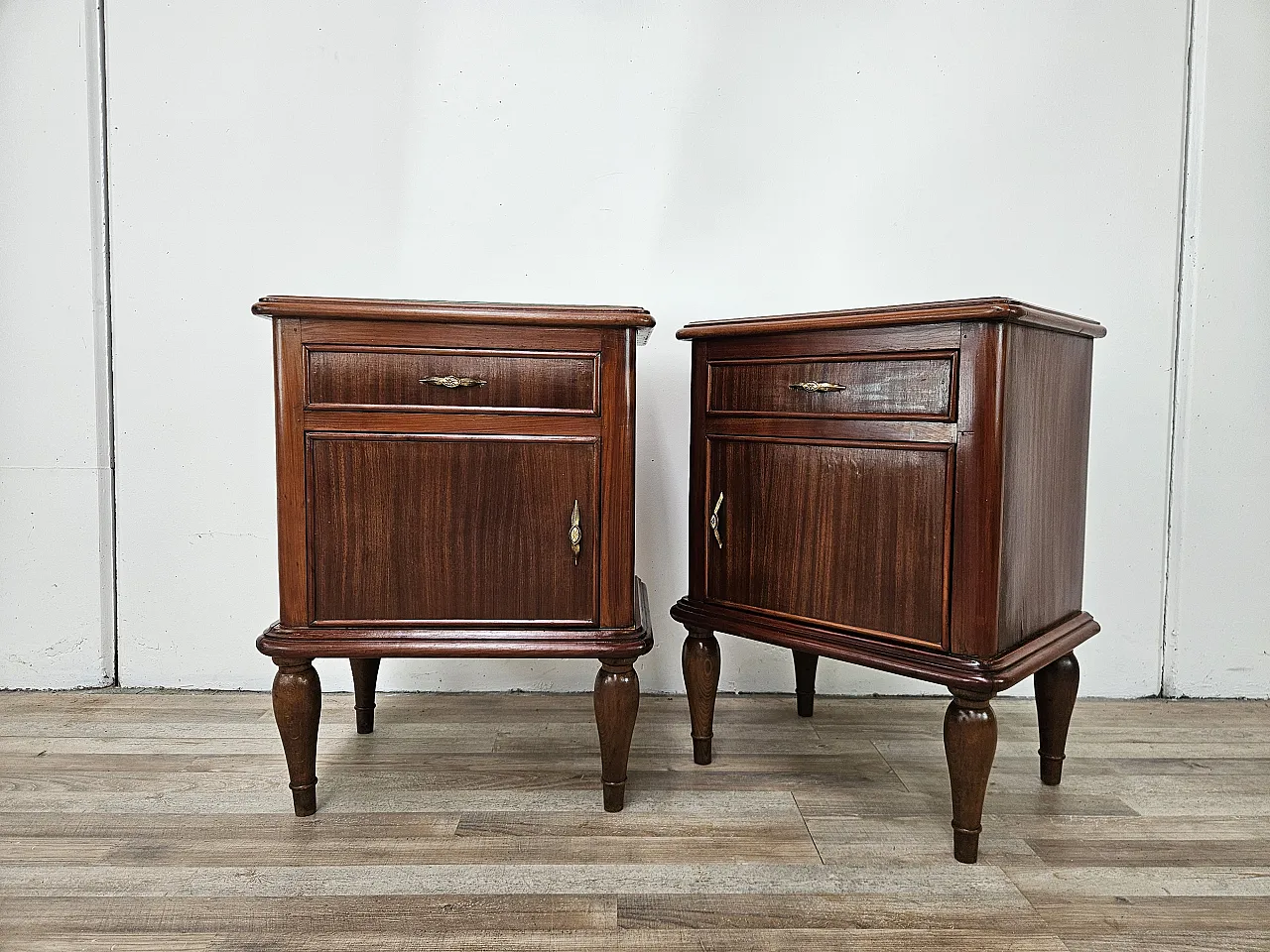 Pair of Art Deco bedside tables with mirrored top, 1950s 4