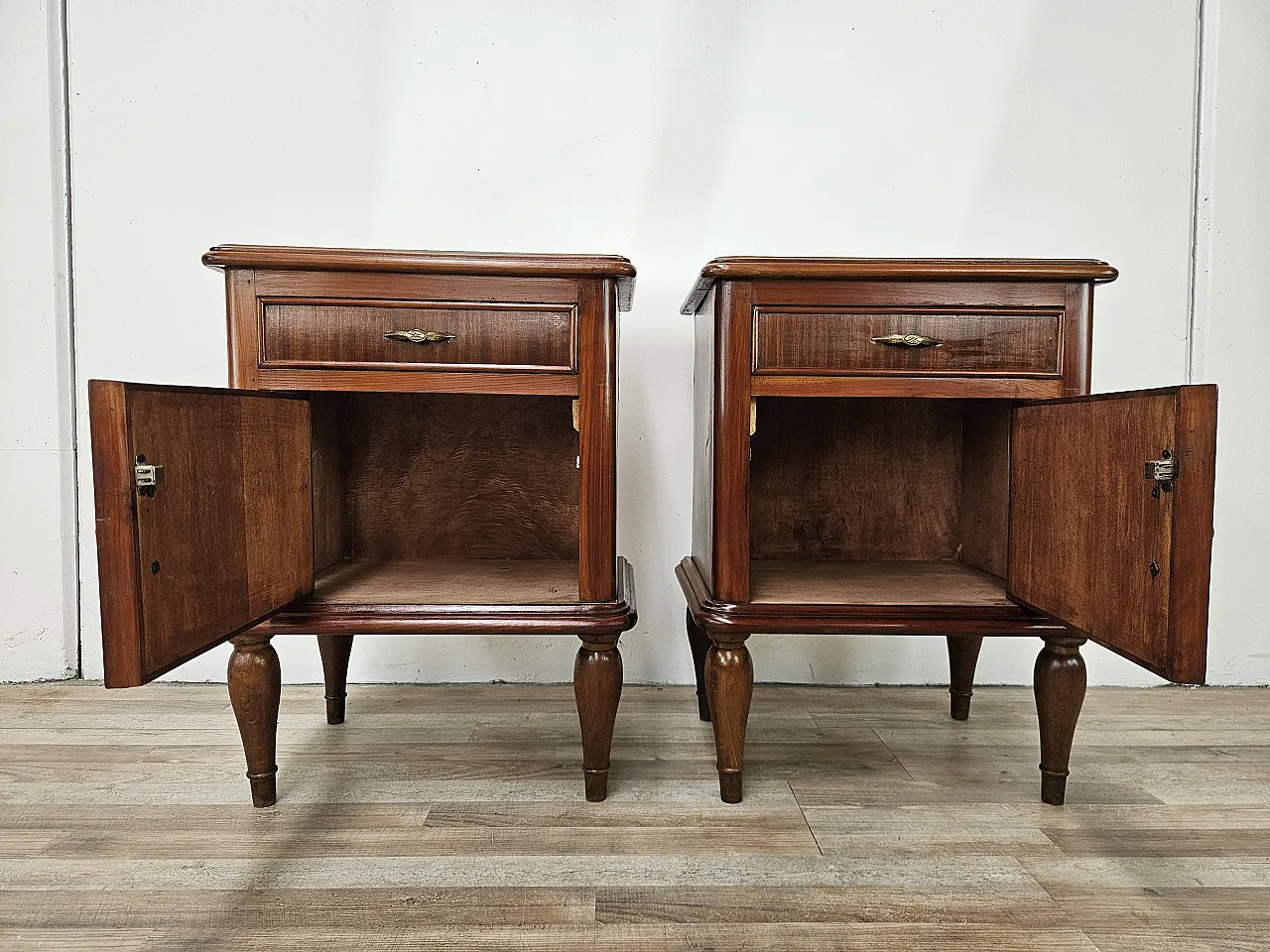 Pair of Art Deco bedside tables with mirrored top, 1950s 13