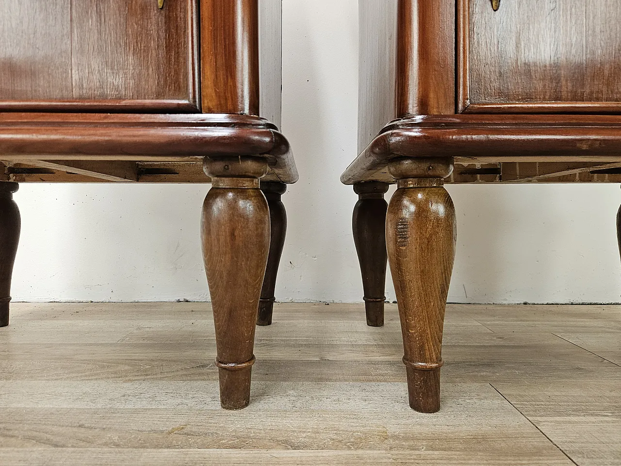 Pair of Art Deco bedside tables with mirrored top, 1950s 15