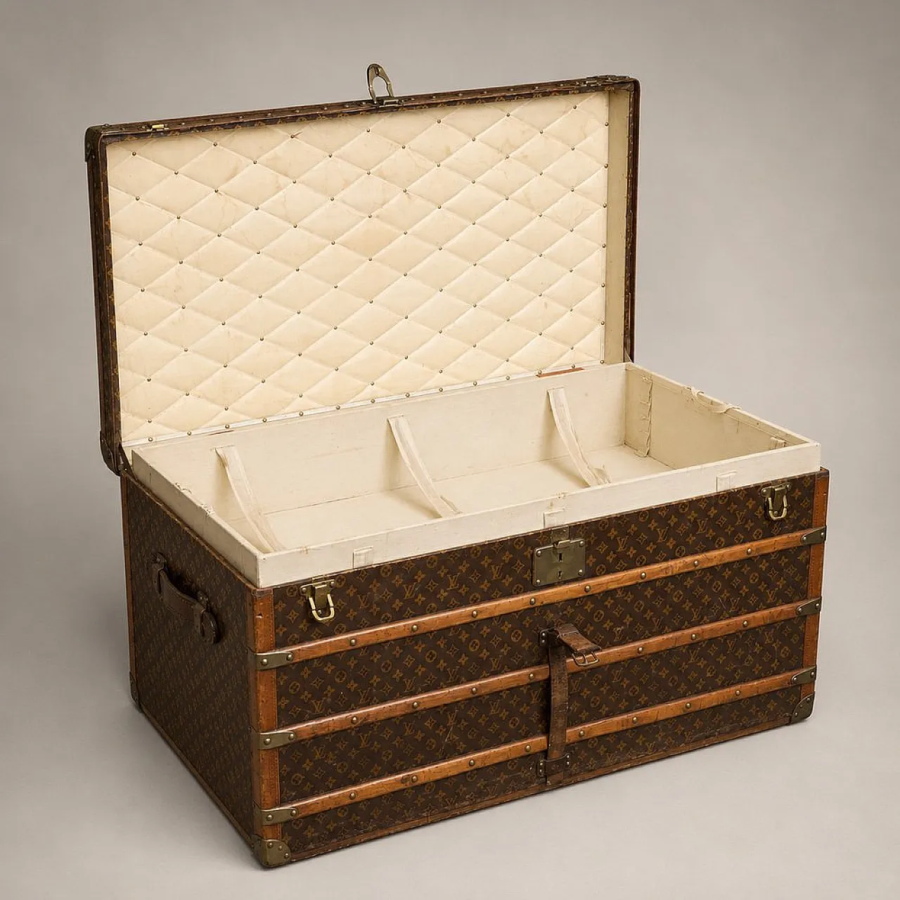 Trunk from Louis Vuitton, 1920s 2