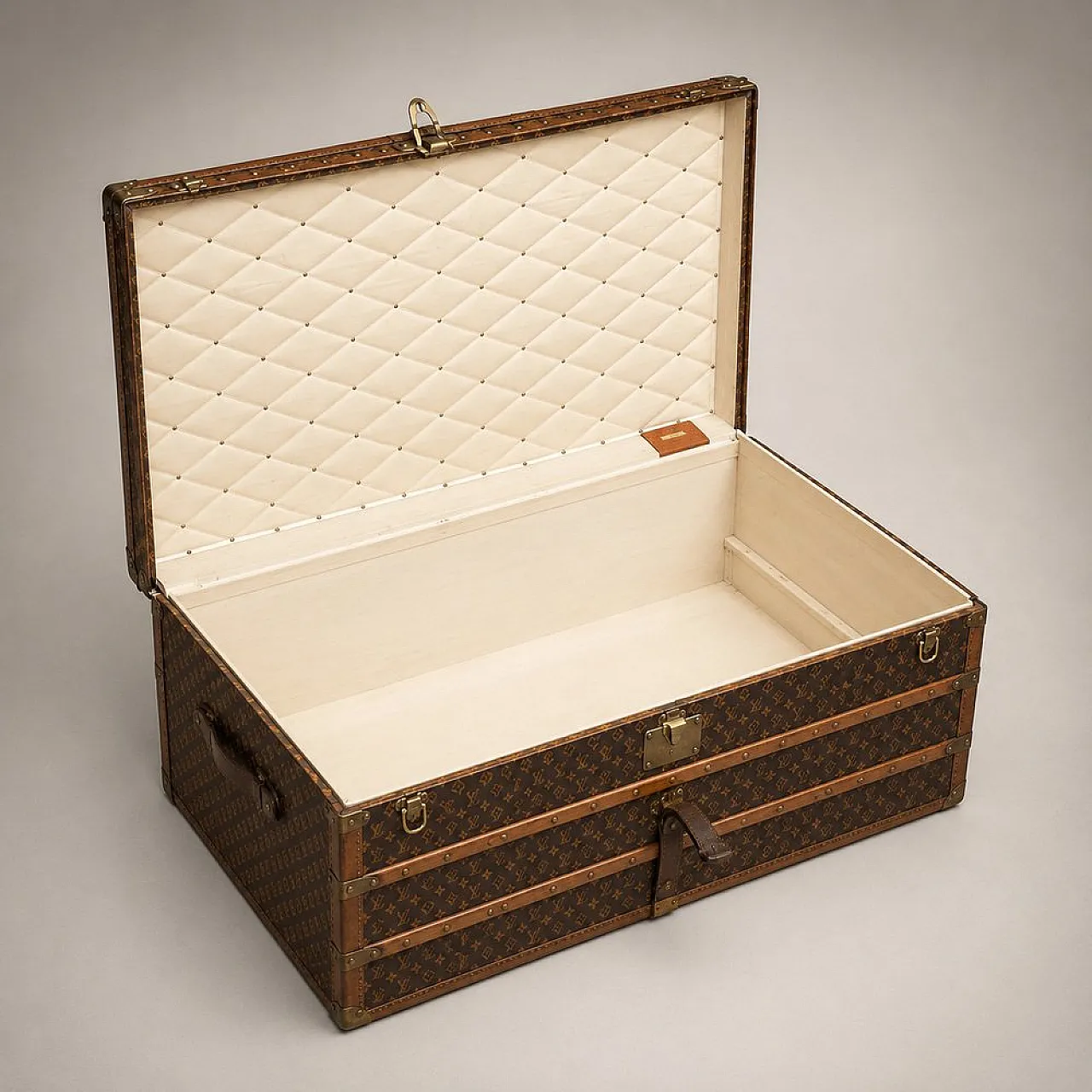 Trunk from Louis Vuitton, 1920s 3