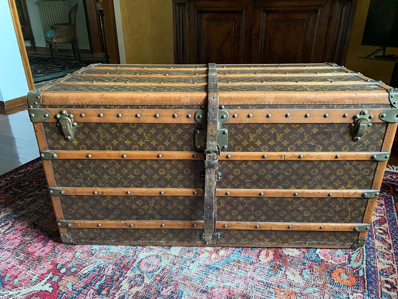 Trunk from Louis Vuitton, 1920s 5