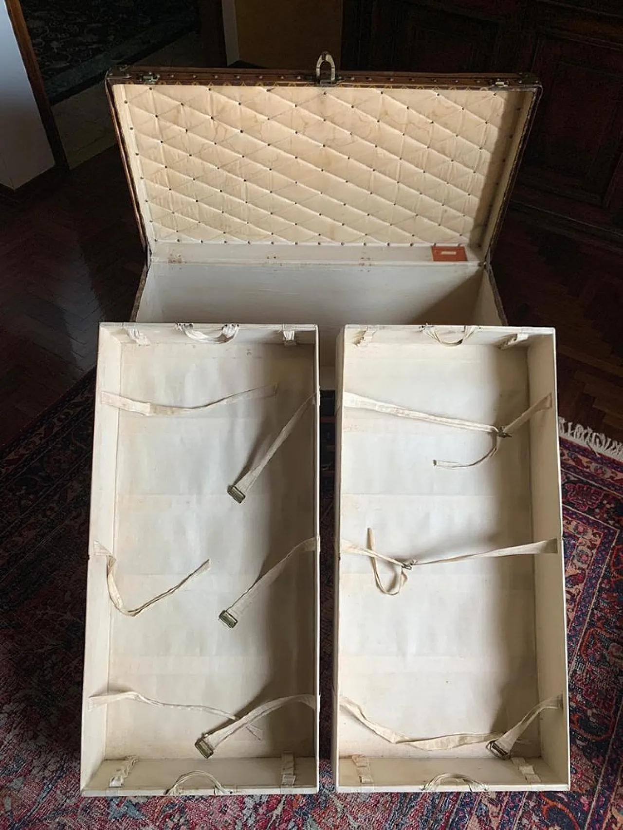 Trunk from Louis Vuitton, 1920s 6