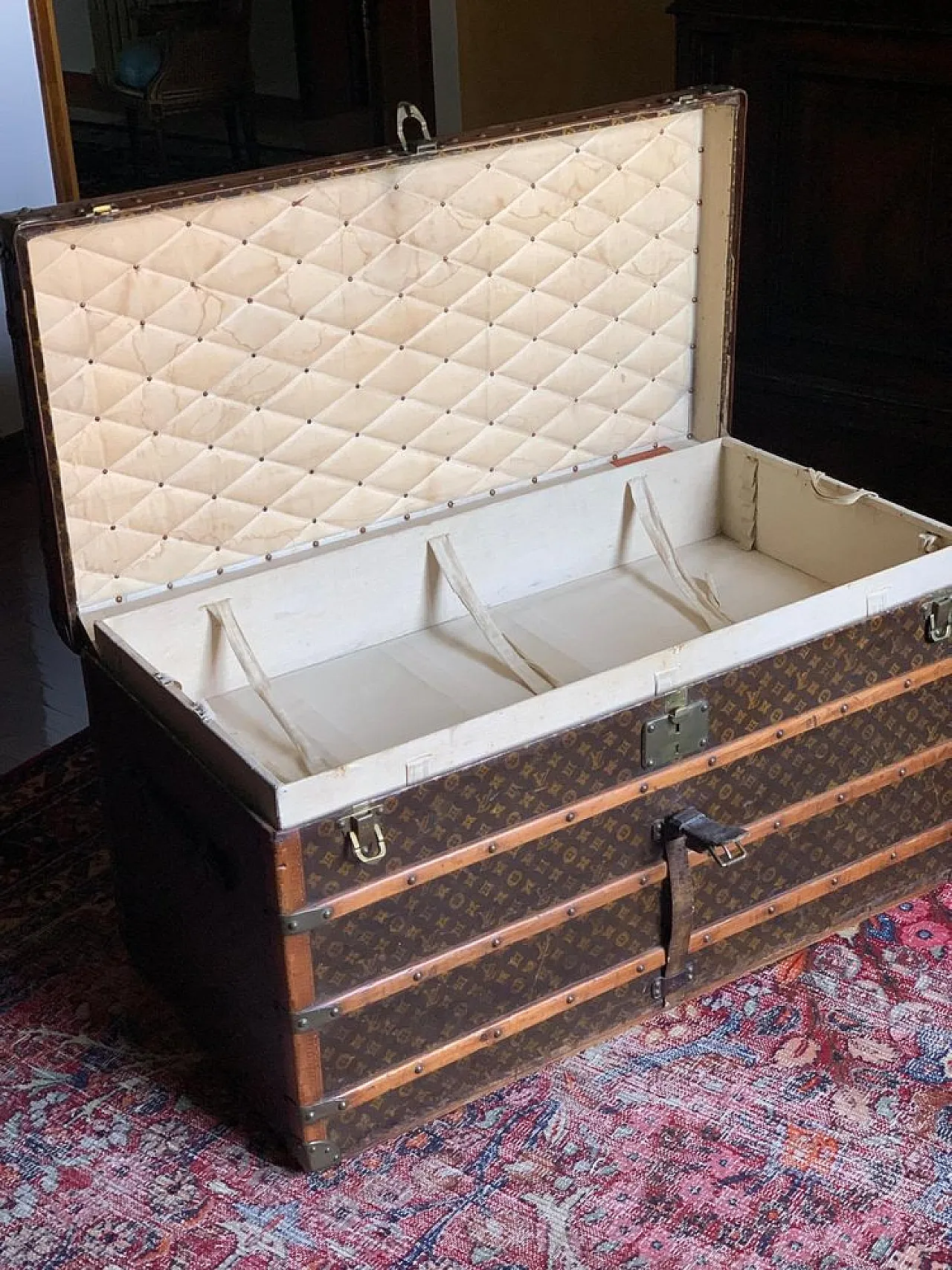 Trunk from Louis Vuitton, 1920s 9