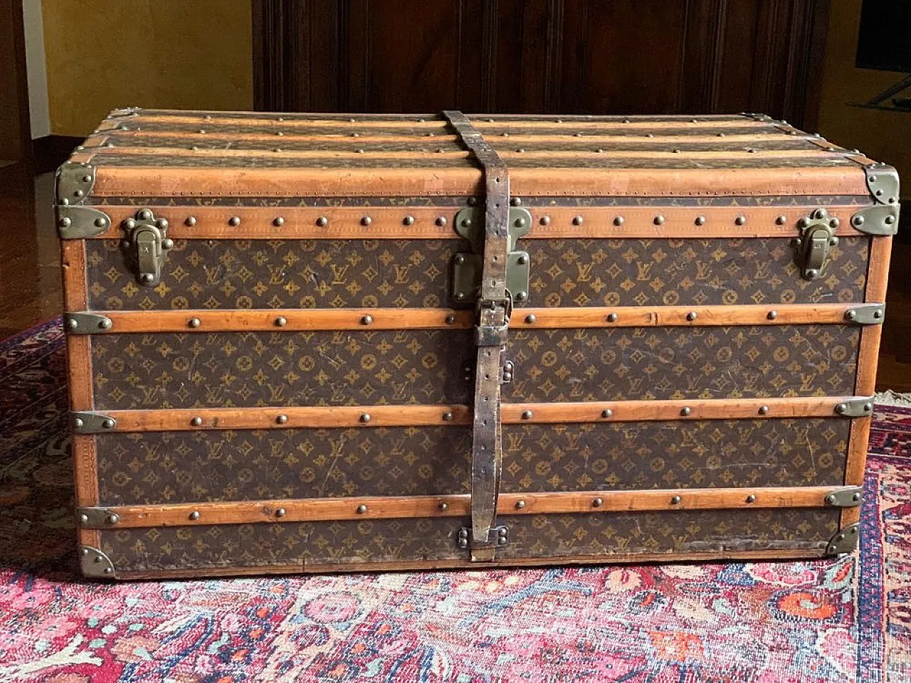 Trunk from Louis Vuitton, 1920s 12