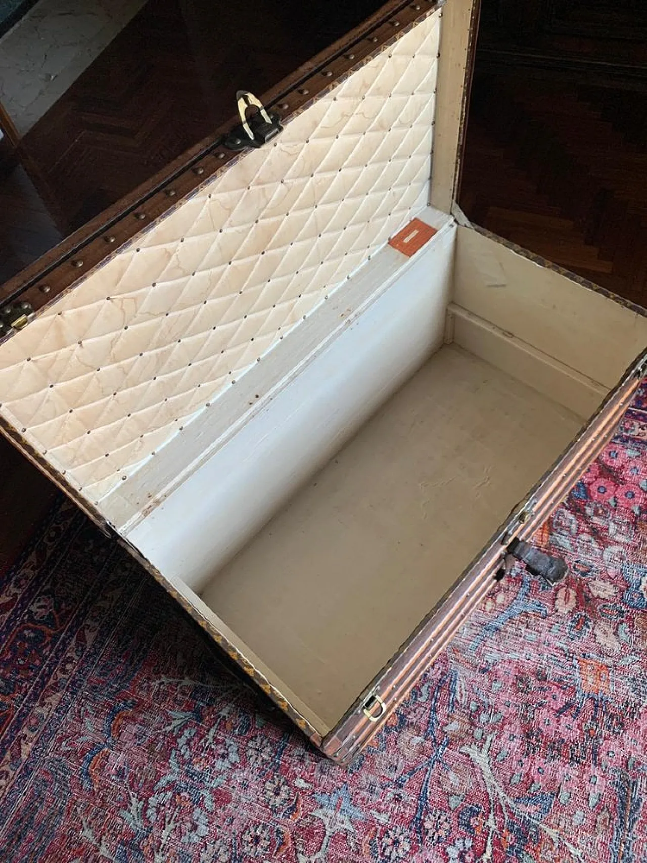 Trunk from Louis Vuitton, 1920s 15