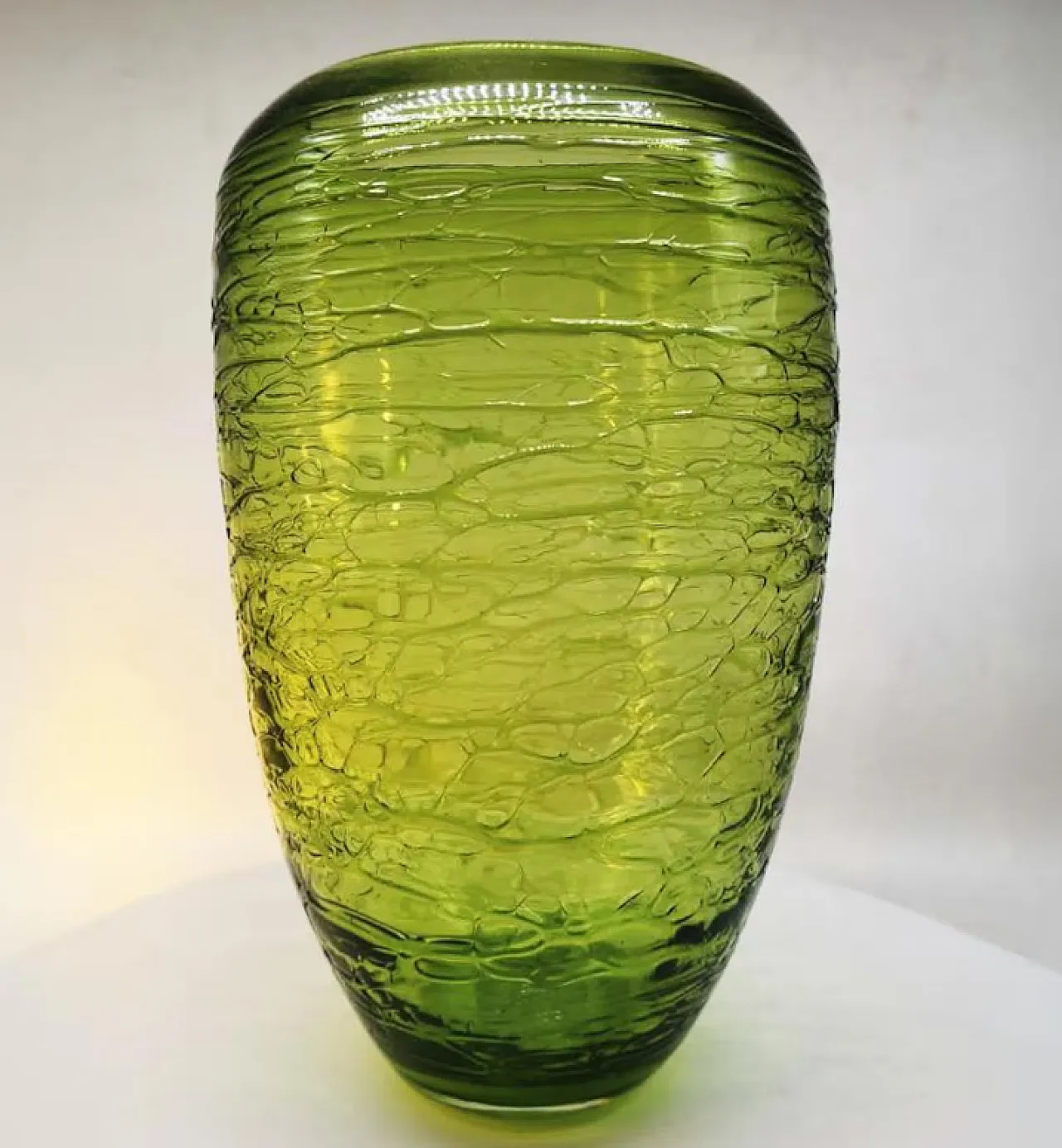 Green vase in hand worked in Murano glass, 1970s 2