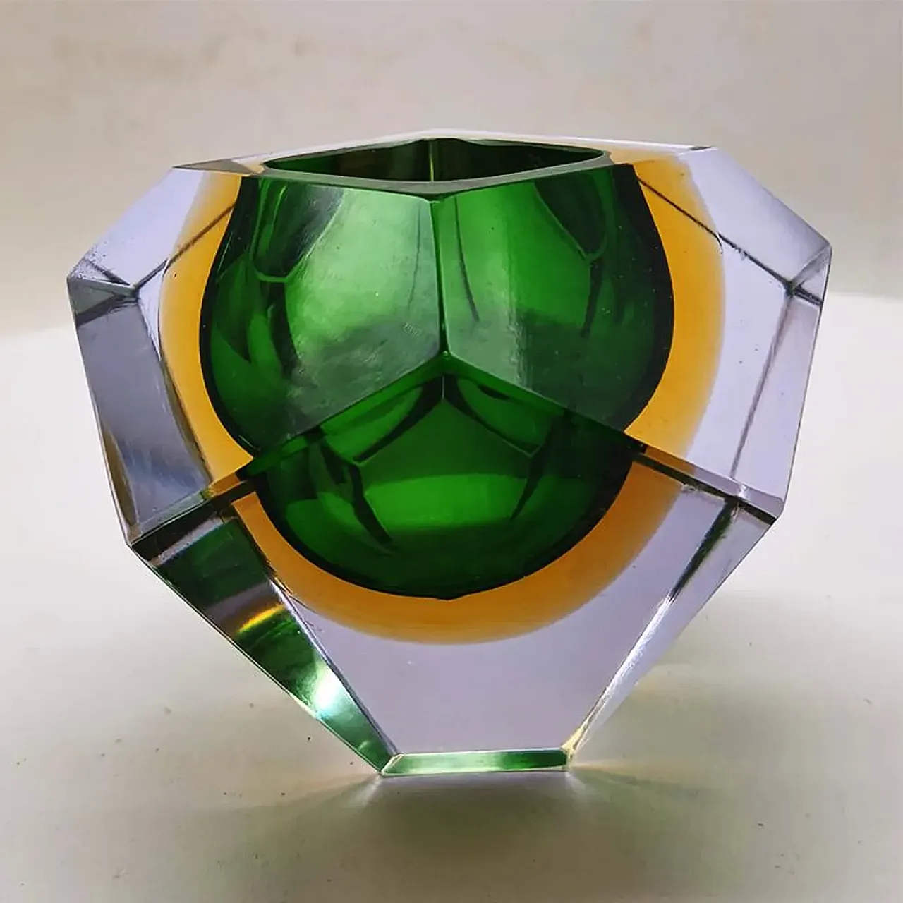 Asymmetrical and particular multifaceted bowl in Murano Glass, 1960s 2