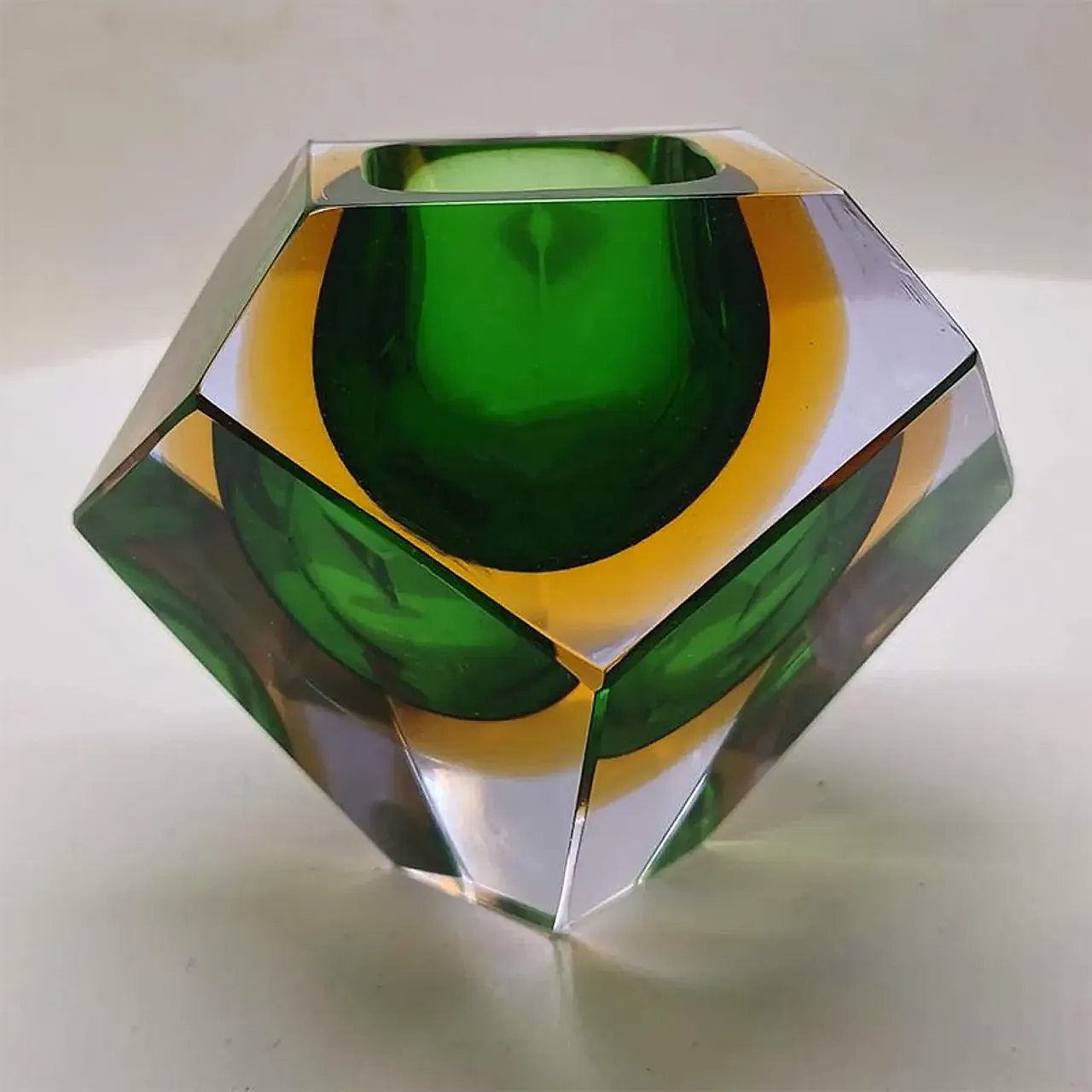 Asymmetrical and particular multifaceted bowl in Murano Glass, 1960s 3