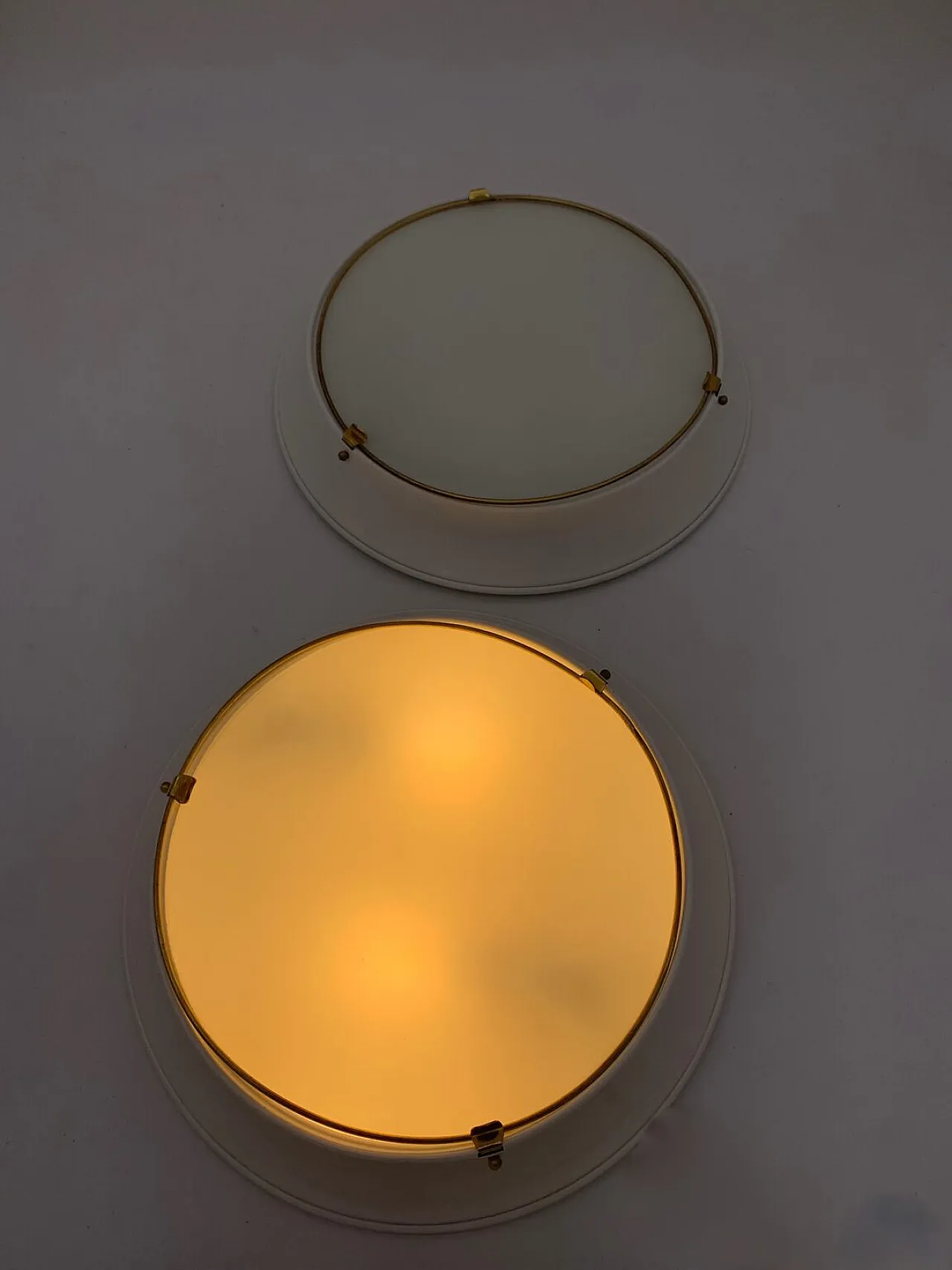Coppia di plafoniere in vetro bianco di Fontana Arte, anni '60 1