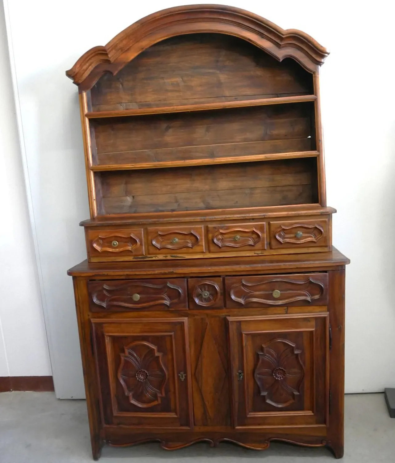Piedmontese sideboard with plate rack, 19th century 1
