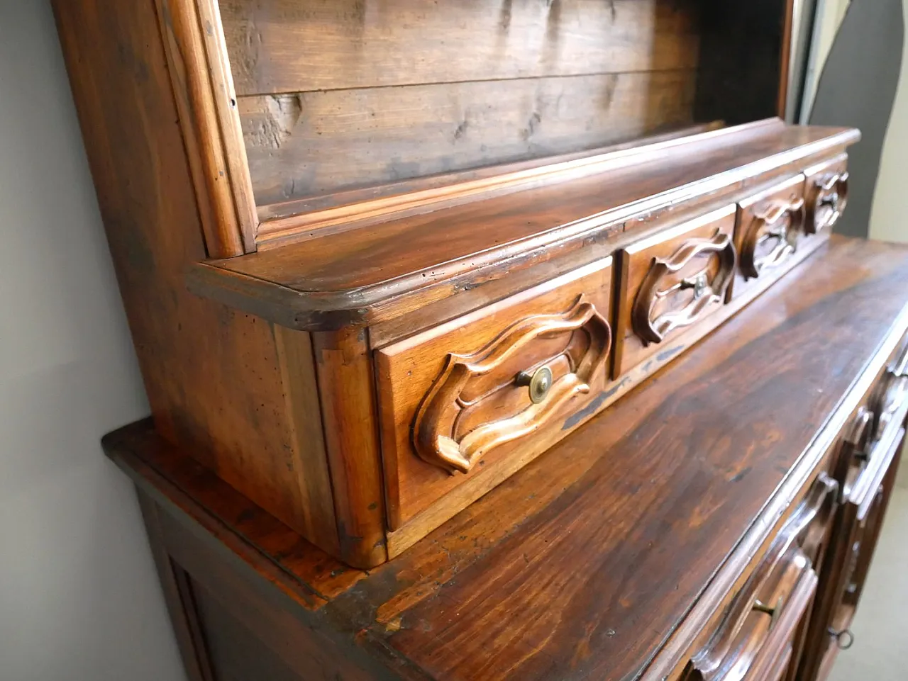 Piedmontese sideboard with plate rack, 19th century 7