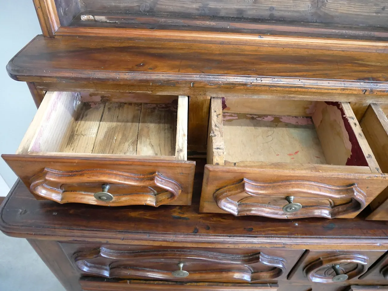 Piedmontese sideboard with plate rack, 19th century 8