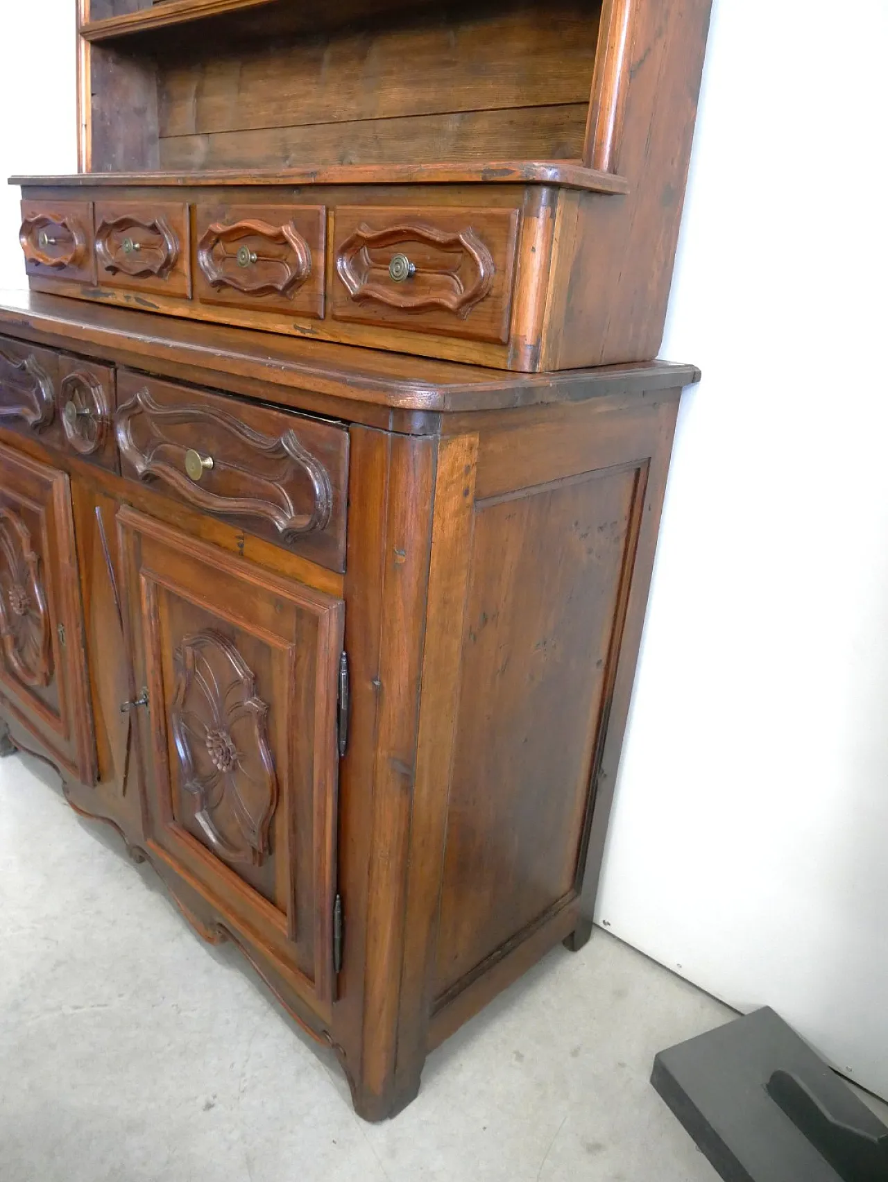 Piedmontese sideboard with plate rack, 19th century 10