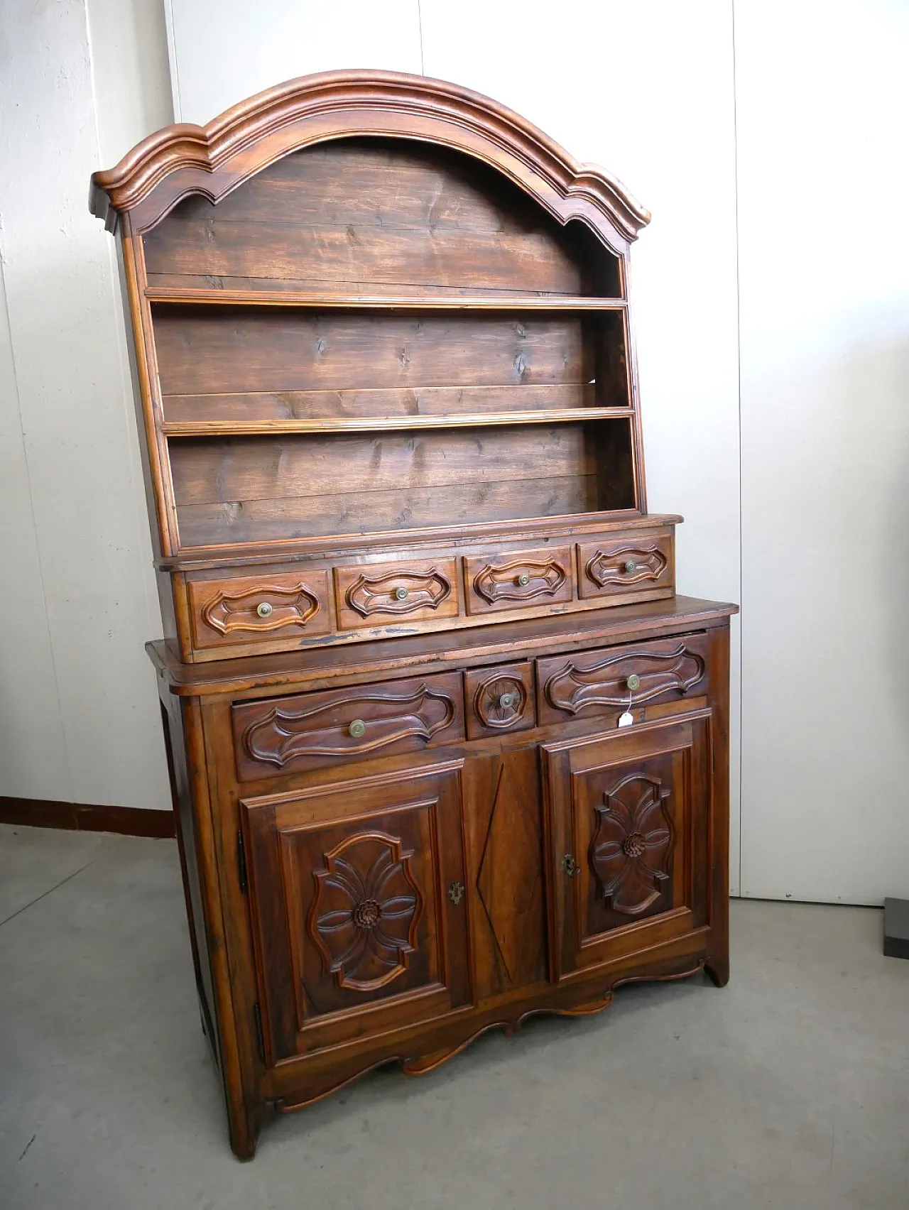 Piedmontese sideboard with plate rack, 19th century 12