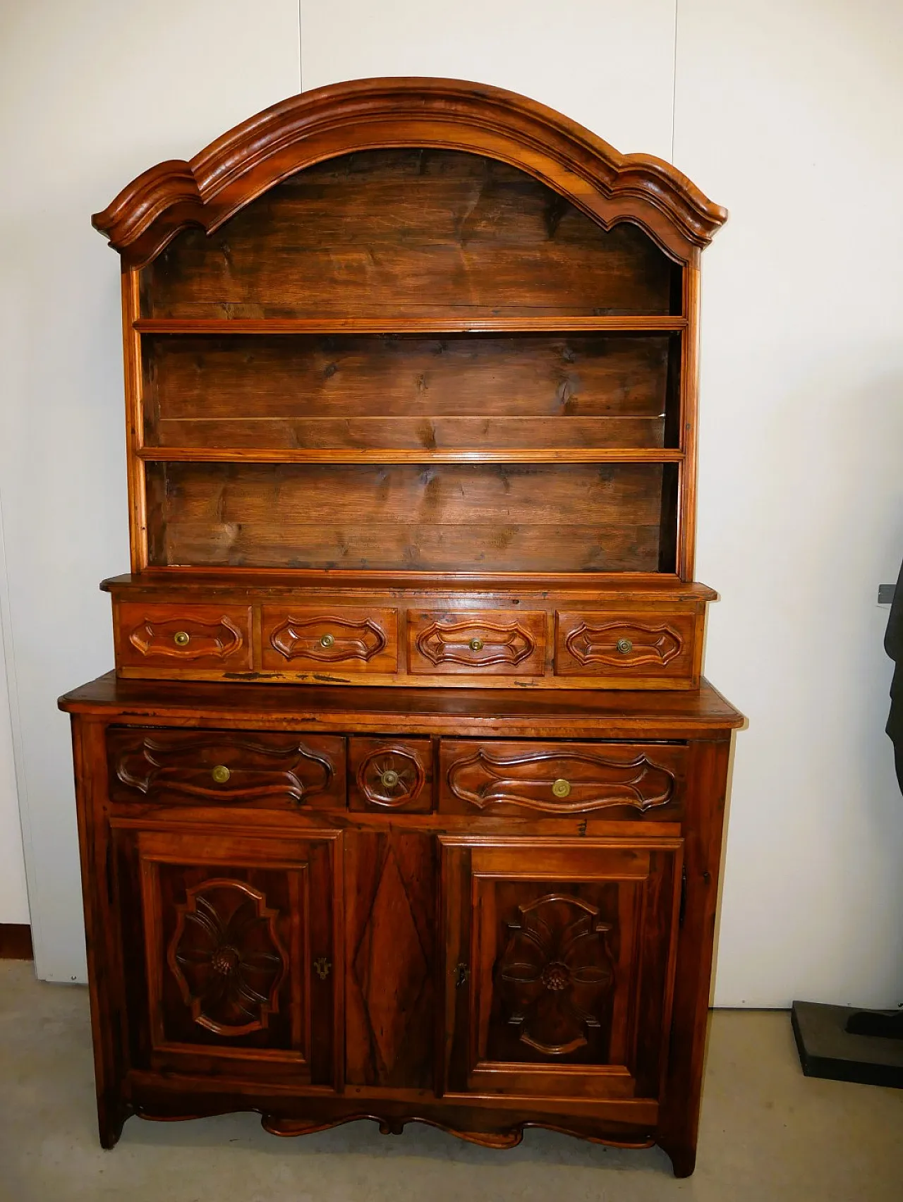Piedmontese sideboard with plate rack, 19th century 13