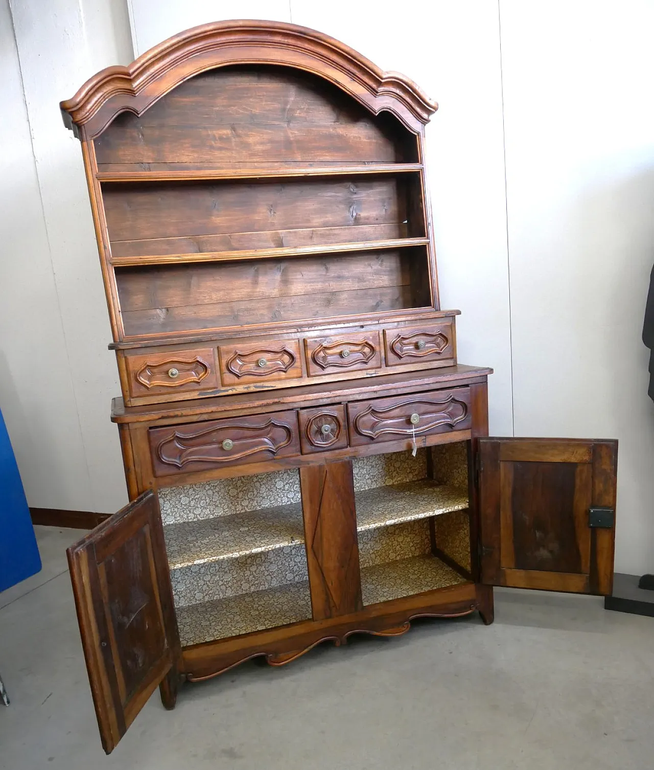 Piedmontese sideboard with plate rack, 19th century 14