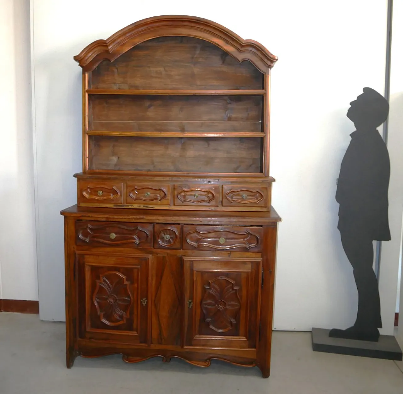 Piedmontese sideboard with plate rack, 19th century 15