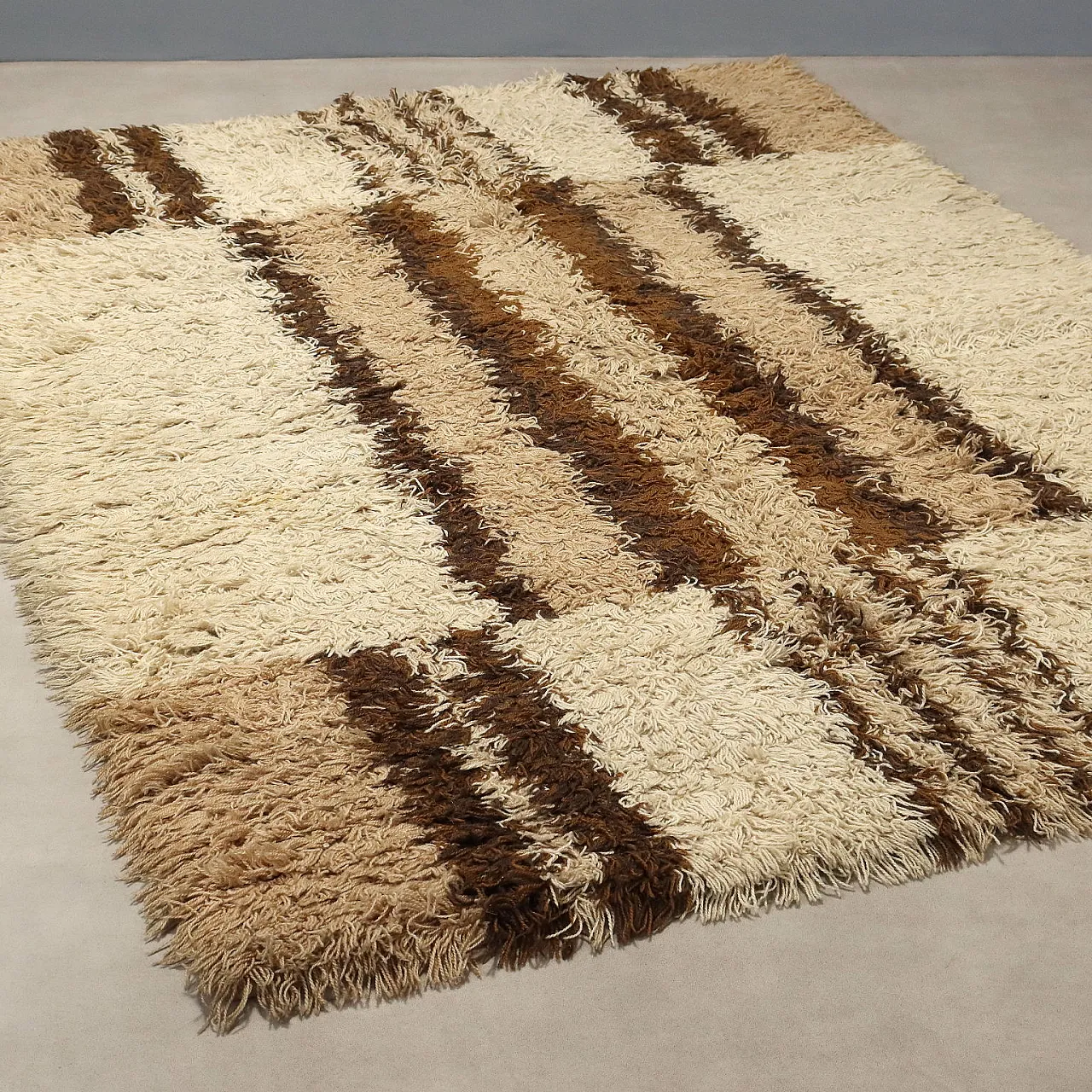 Modern carpet in wool, 20th century 1