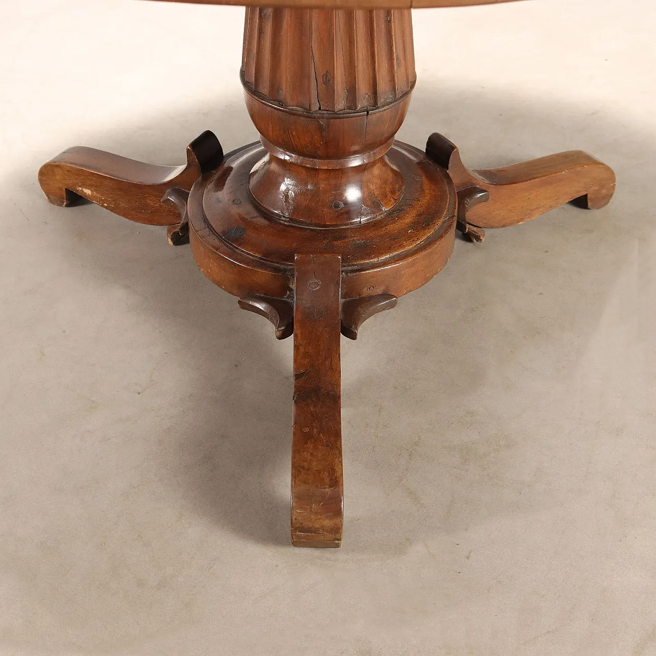 Round walnut table, 19th century 8