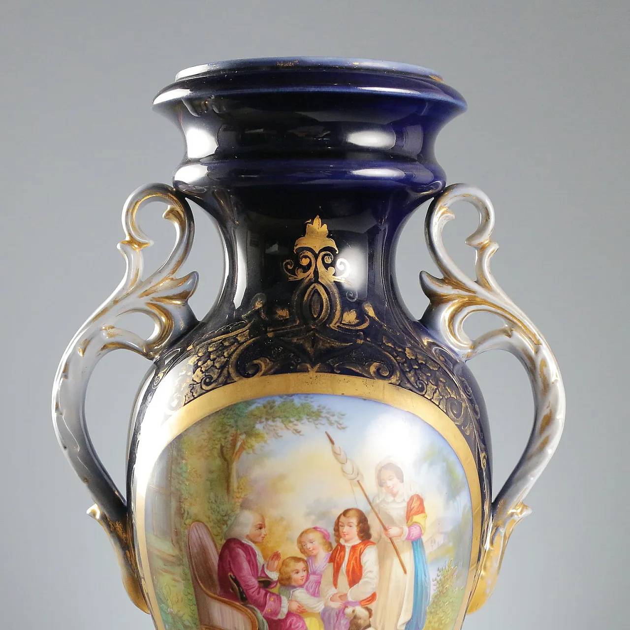 Porcelain vase with painting inside reserve, 20th century 3