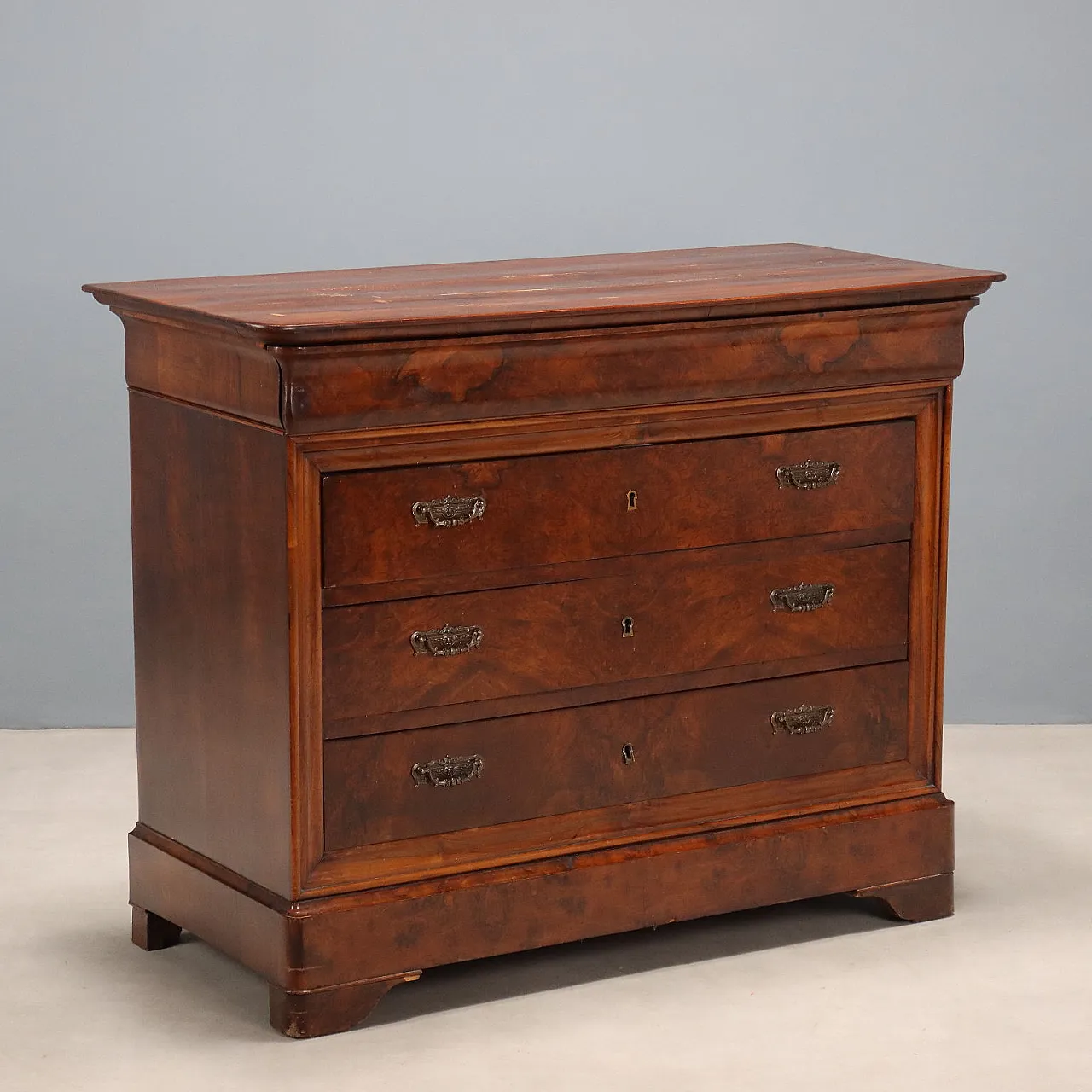 Carlo X chest of drawers in walnut and walnut root, 19th century 1