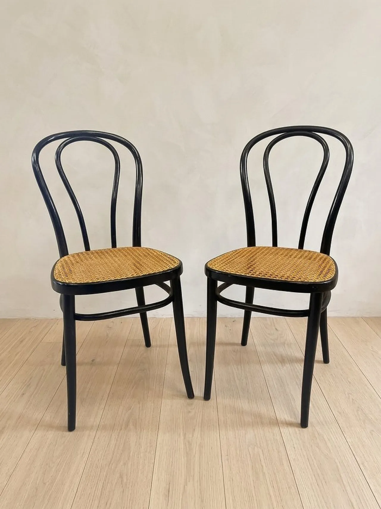 Coppia di sedie in legno di Thonet per Herbatschek, anni '60 1