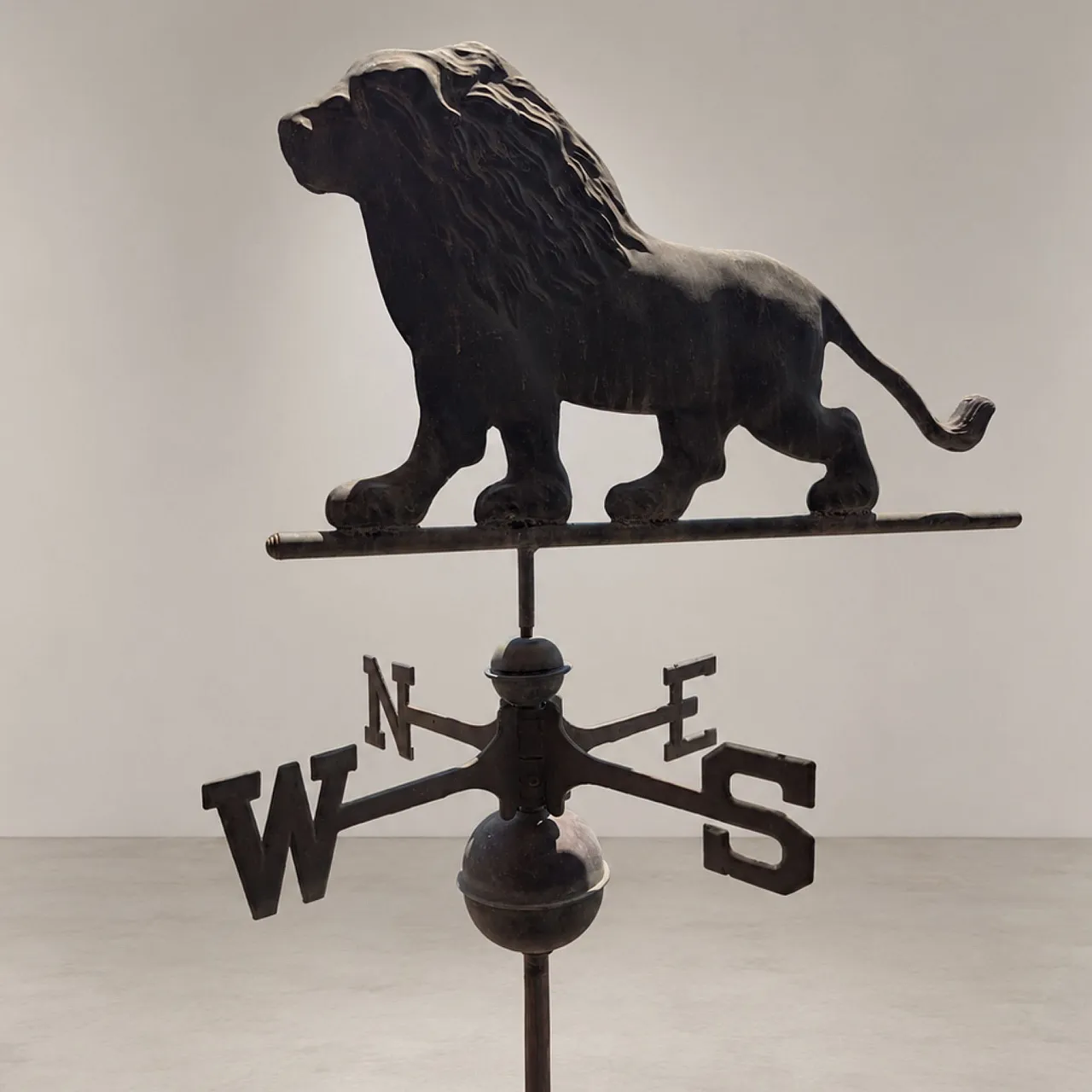 Italian weather vane from the early 1900s in copper with lion 4