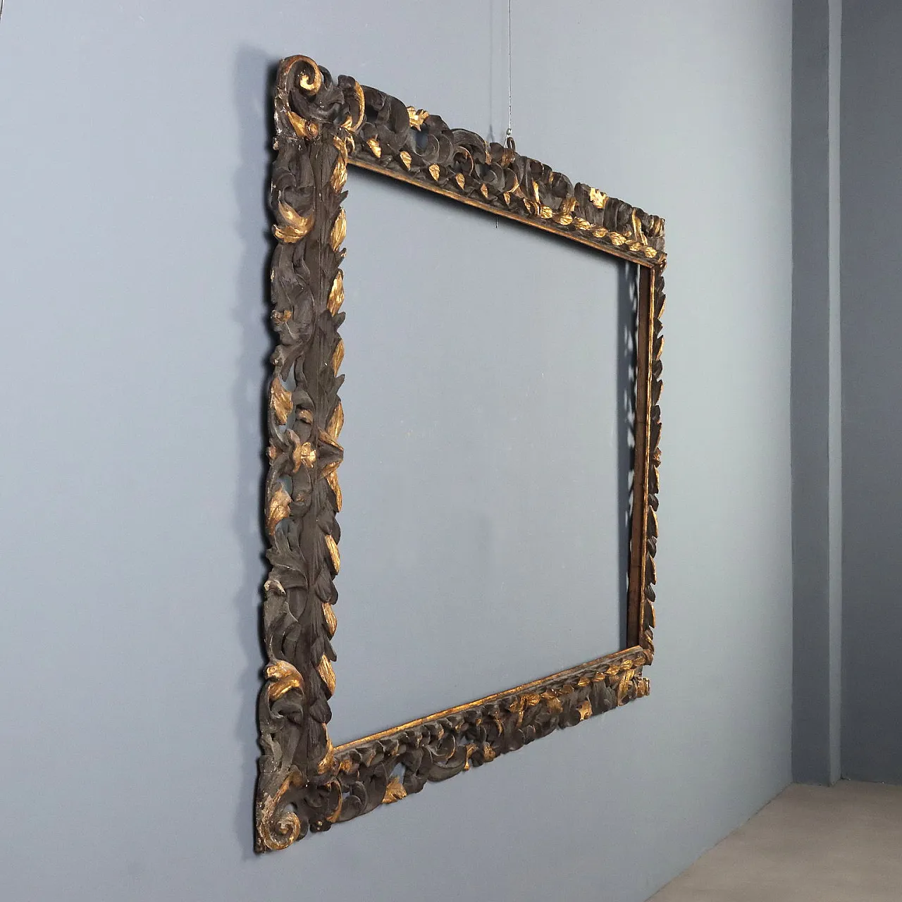 Baroque frame in carved, lacquered and gilded wood, 18th century 3