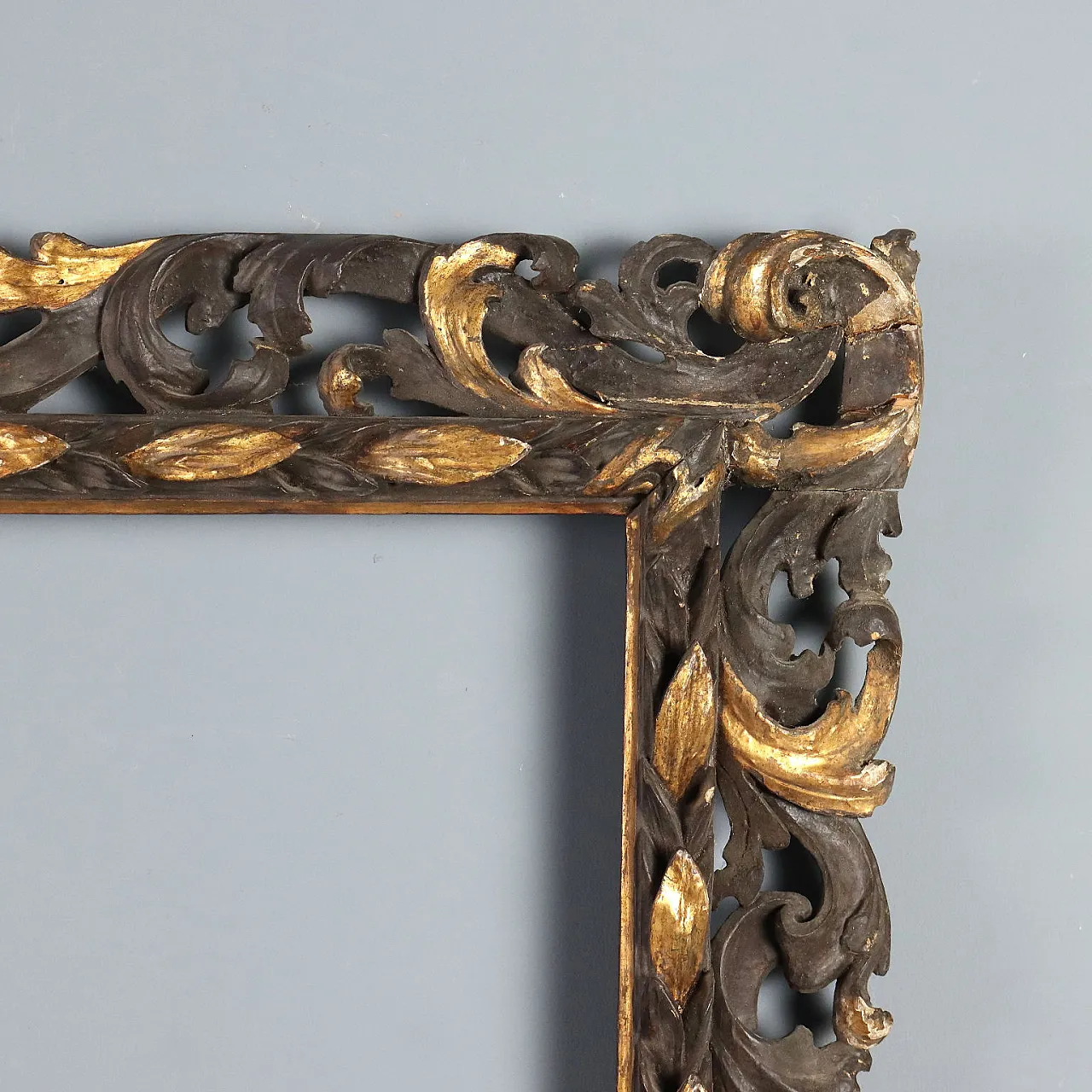 Baroque frame in carved, lacquered and gilded wood, 18th century 6