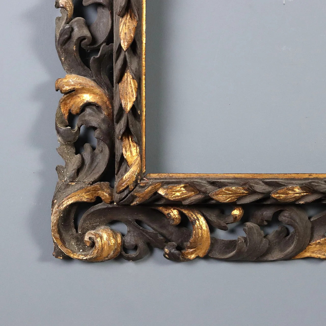 Baroque frame in carved, lacquered and gilded wood, 18th century 7