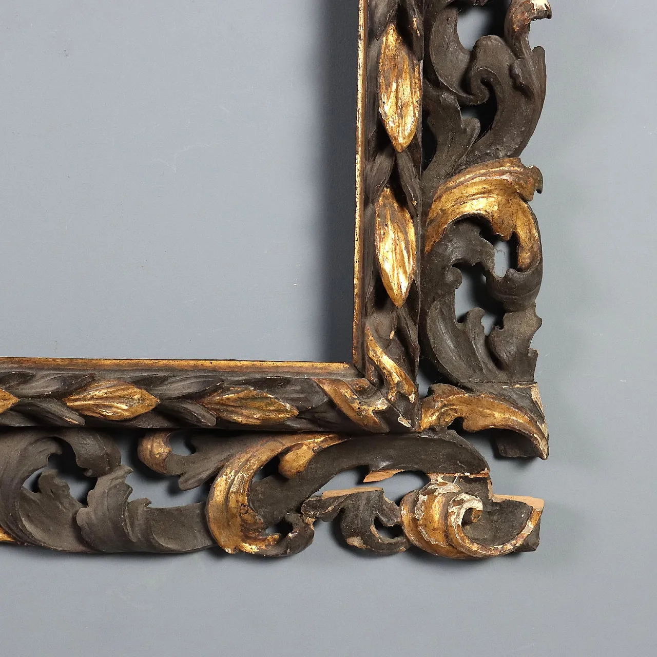 Baroque frame in carved, lacquered and gilded wood, 18th century 8