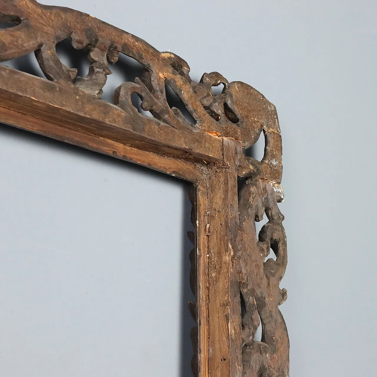 Baroque frame in carved, lacquered and gilded wood, 18th century 10