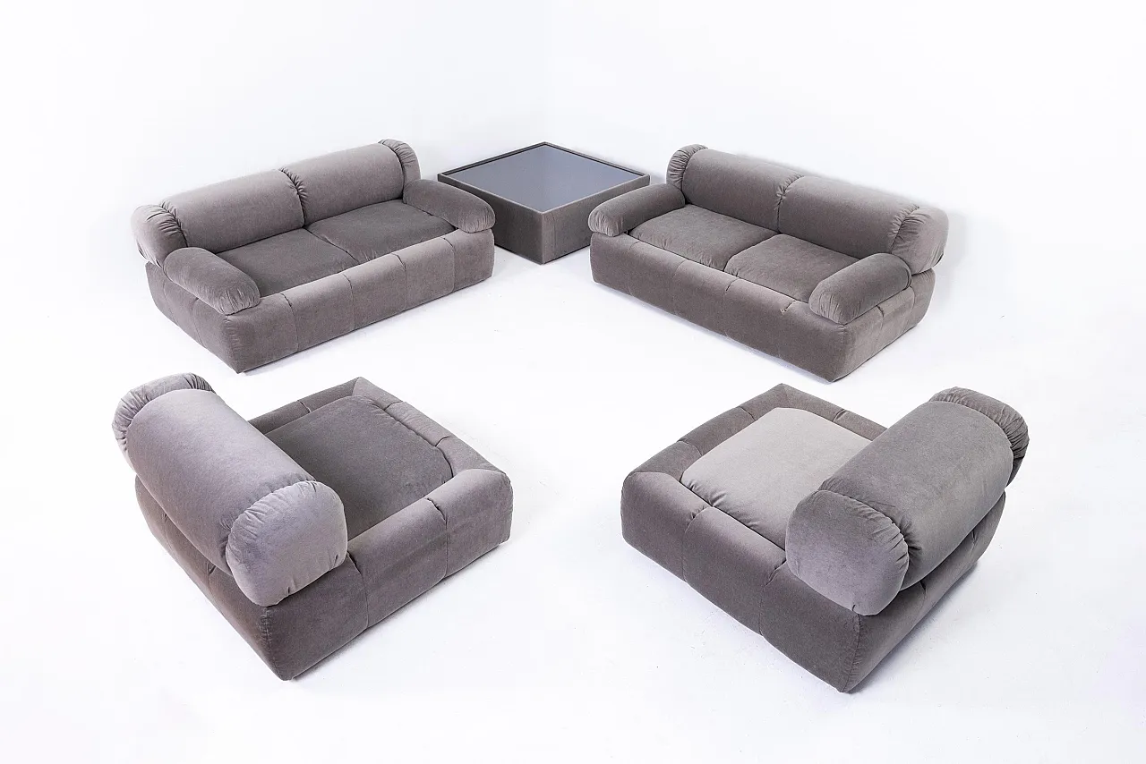 Set da salotto con due divani, due poltrone e tavolino, anni '70 7