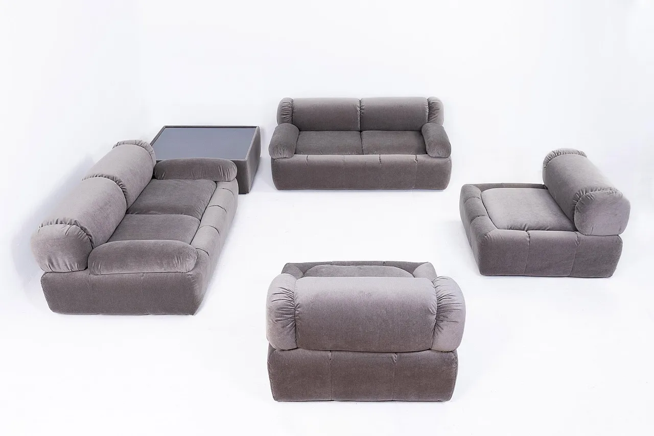 Set da salotto con due divani, due poltrone e tavolino, anni '70 9