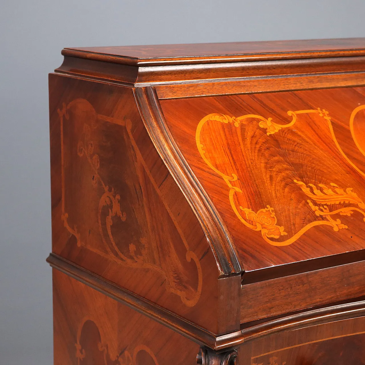 Roman style flap with maple inlays, mid-20th century 4