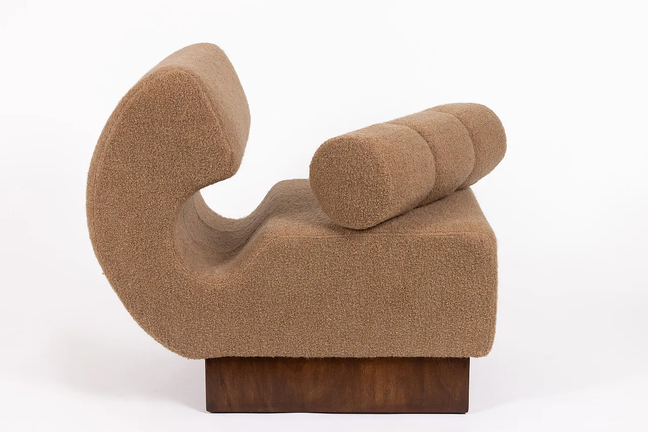 Sedia lounge in noce e bouclé di cachemire Schumacher, anni '70 8