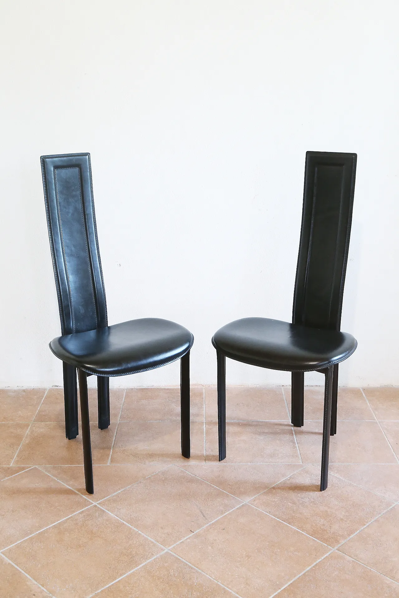 Pair of black leather Alice chairs by Giorgio Cattelan, 1980s 4