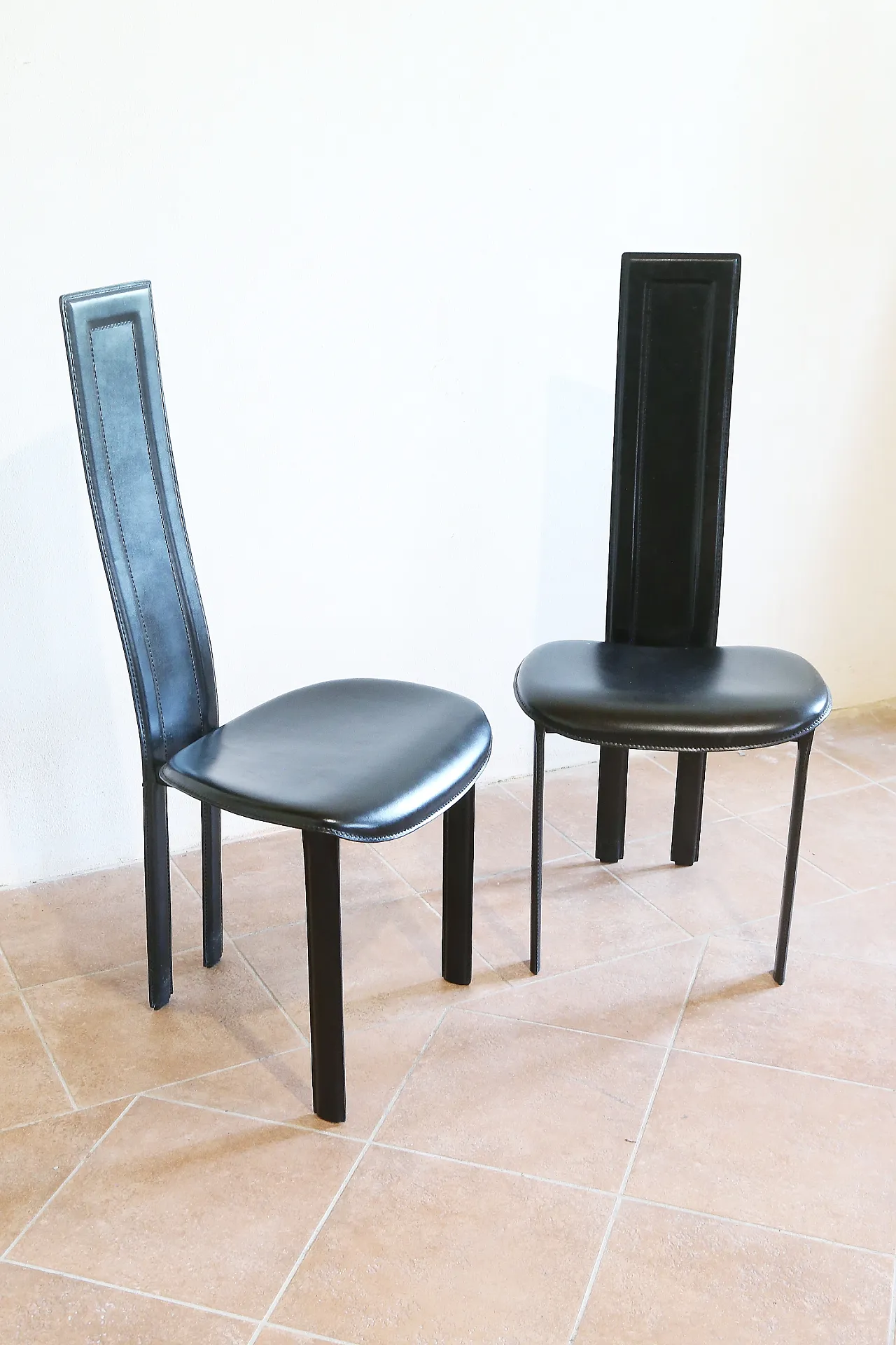 Pair of black leather Alice chairs by Giorgio Cattelan, 1980s 6