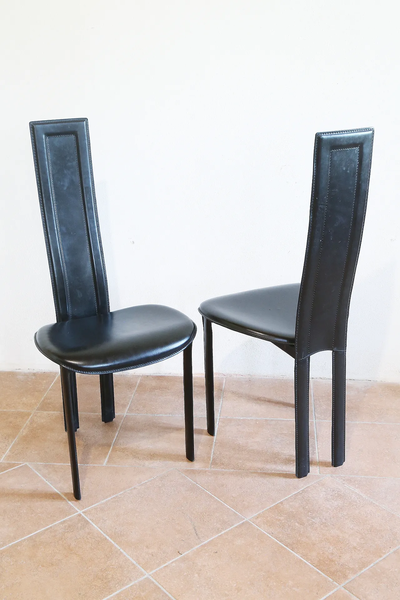 Pair of black leather Alice chairs by Giorgio Cattelan, 1980s 7
